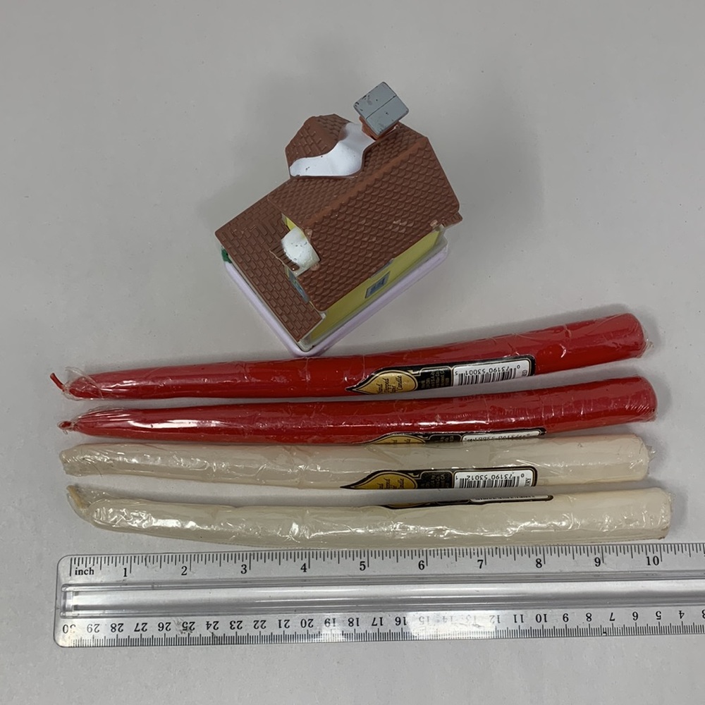 7 piece mixed Christmas decor lot - candles, deer, 2-story house w snow used/new - Picture 10 of 17